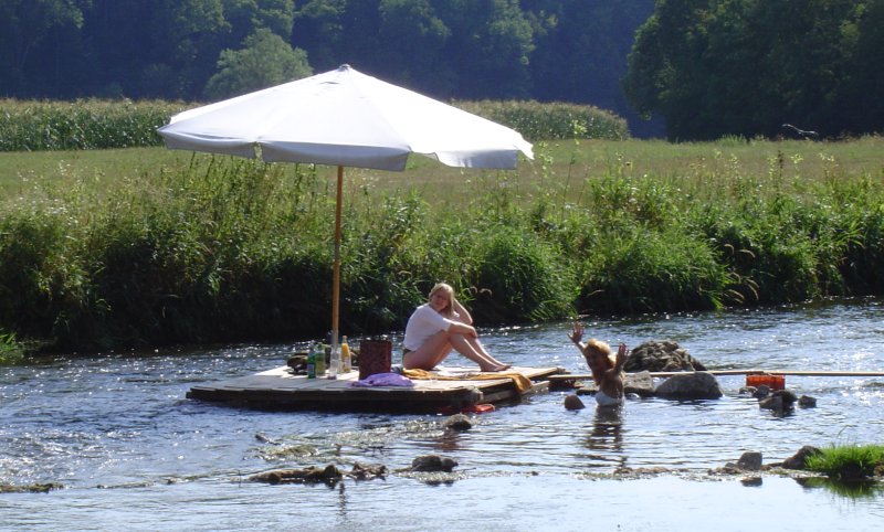 Eine Plattform in der Jagst